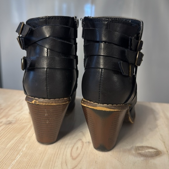 Journey Collection Navy Booties - Picture 6 of 11